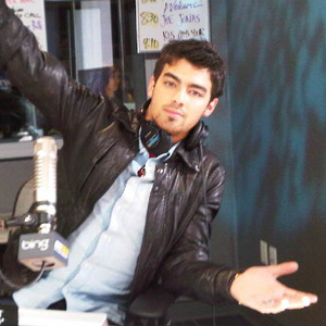 Joe Jonas, Ryan Seacrest Twitter Joe Jonas, Ryan Seacrest Twitter